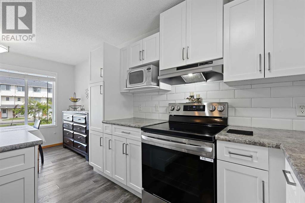 Single Family House 4 Level for Sale in  Rocky Ridge Court NW Rocky Ridge Calgary 