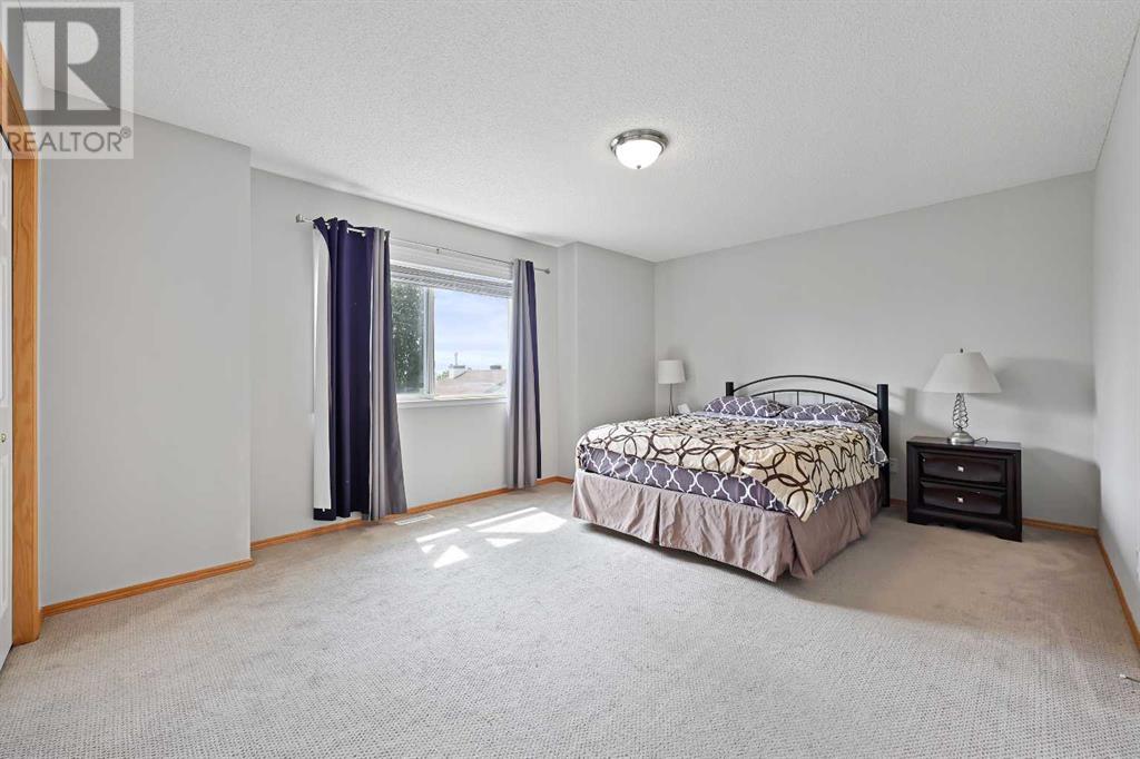 Single Family House 4 Level for Sale in  Rocky Ridge Court NW Rocky Ridge Calgary 