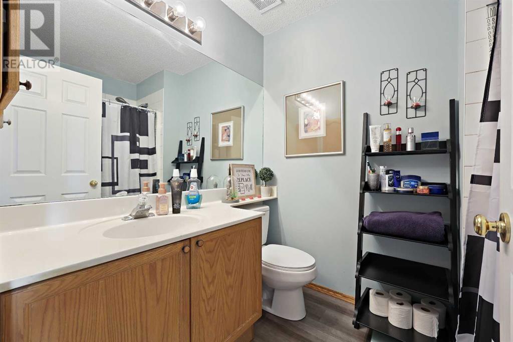 Single Family House 4 Level for Sale in  Rocky Ridge Court NW Rocky Ridge Calgary 