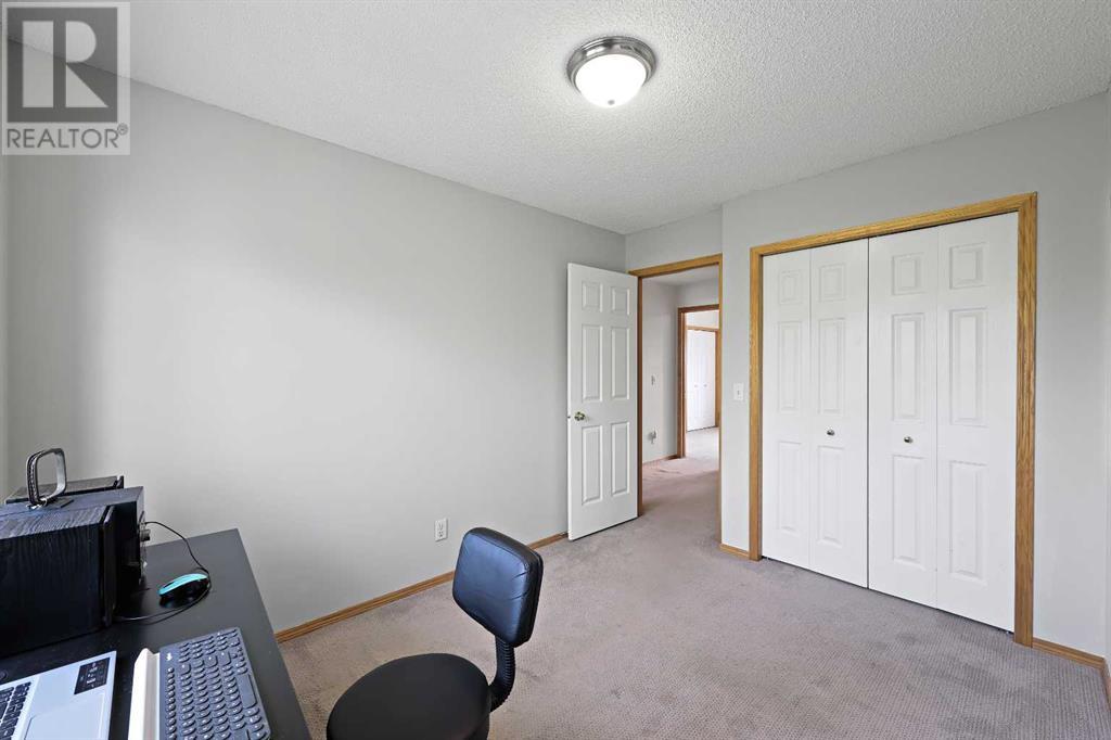 Single Family House 4 Level for Sale in  Rocky Ridge Court NW Rocky Ridge Calgary 