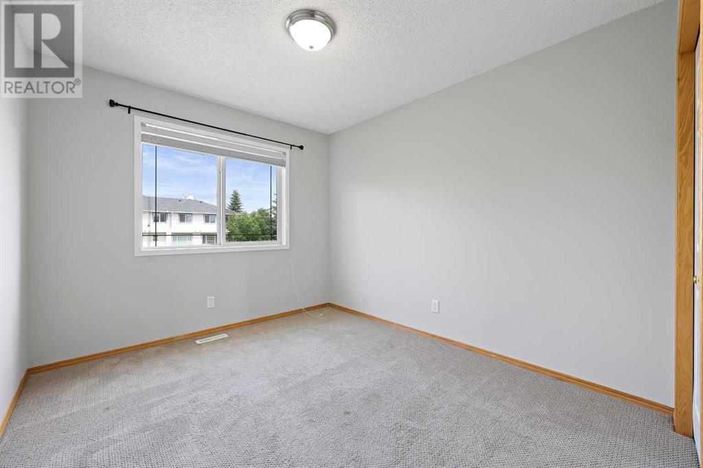 Single Family House 4 Level for Sale in  Rocky Ridge Court NW Rocky Ridge Calgary 