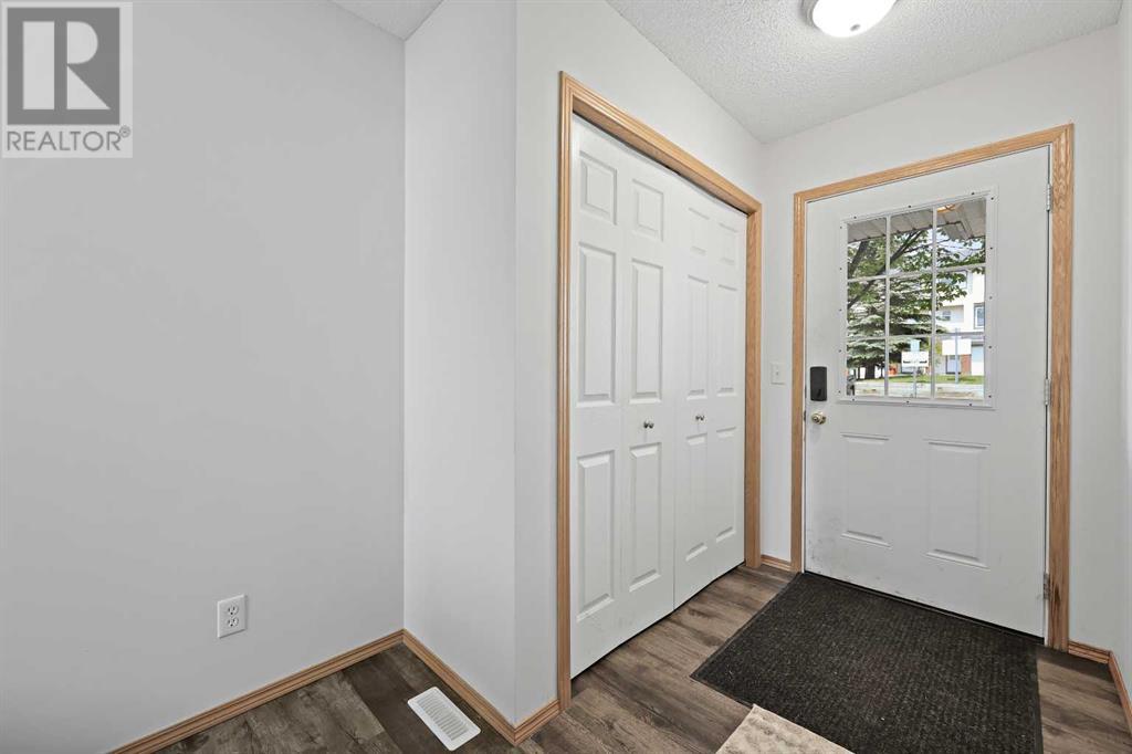 Single Family House 4 Level for Sale in  Rocky Ridge Court NW Rocky Ridge Calgary 
