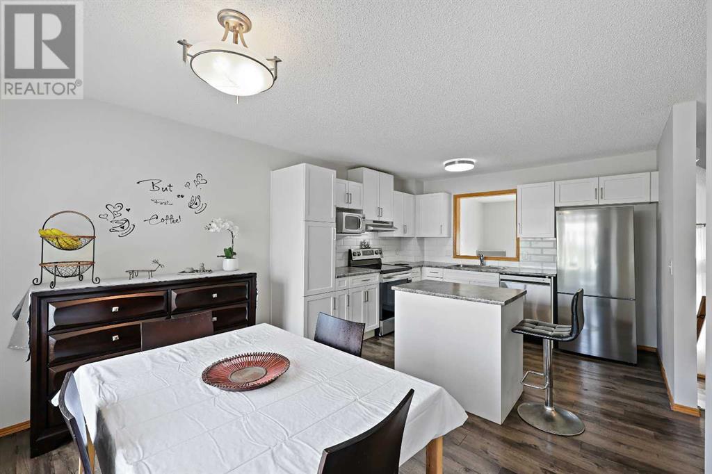 Single Family House 4 Level for Sale in  Rocky Ridge Court NW Rocky Ridge Calgary 
