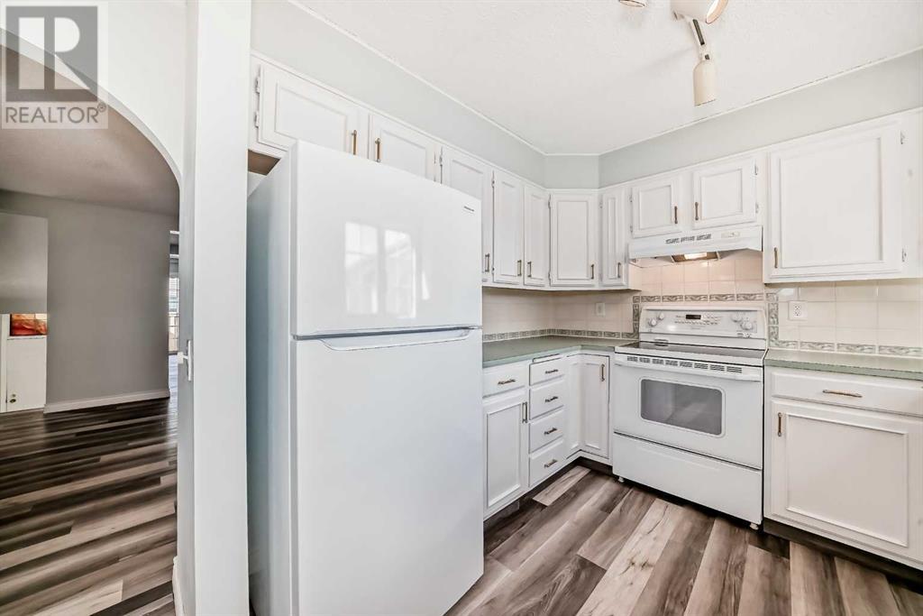 Single Family House 4 Level for Sale in  Point Mckay Gardens NW Point McKay Calgary 