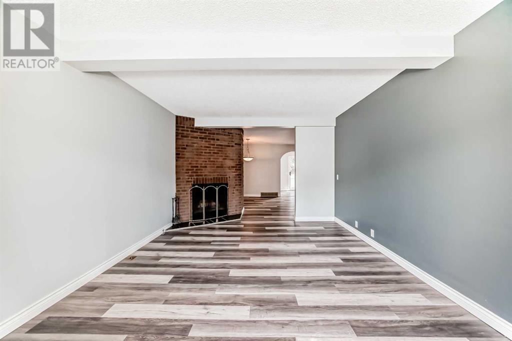 Single Family House 4 Level for Sale in  Point Mckay Gardens NW Point McKay Calgary 