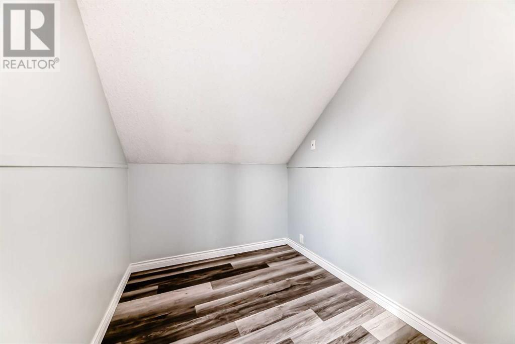 Single Family House 4 Level for Sale in  Point Mckay Gardens NW Point McKay Calgary 