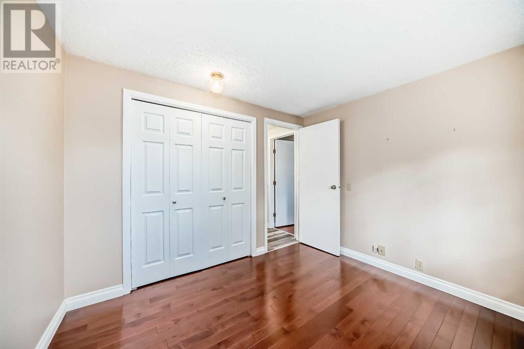 Single Family House 4 Level for Sale in  Point Mckay Gardens NW Point McKay Calgary 