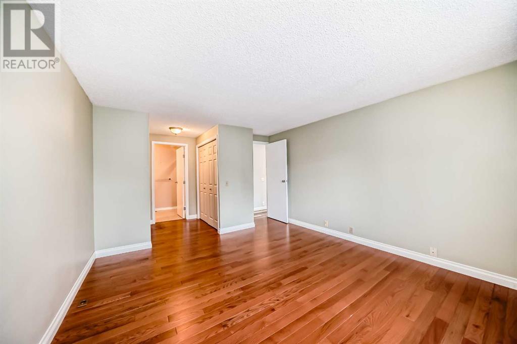 Single Family House 4 Level for Sale in  Point Mckay Gardens NW Point McKay Calgary 