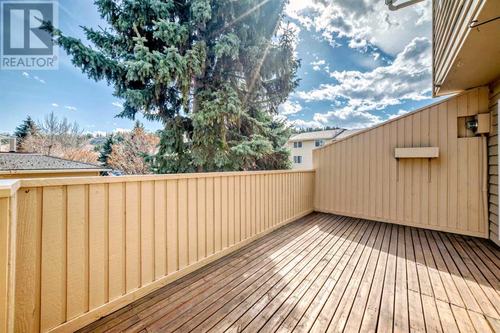 Single Family House 4 Level for Sale in  Point Mckay Gardens NW Point McKay Calgary 