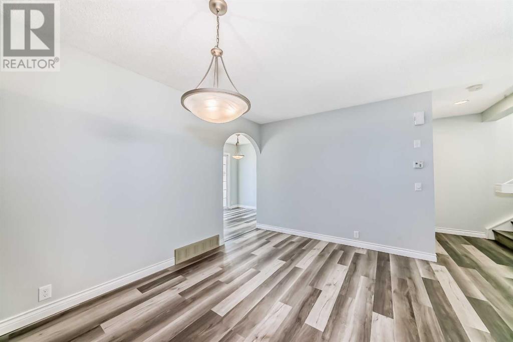 Single Family House 4 Level for Sale in  Point Mckay Gardens NW Point McKay Calgary 