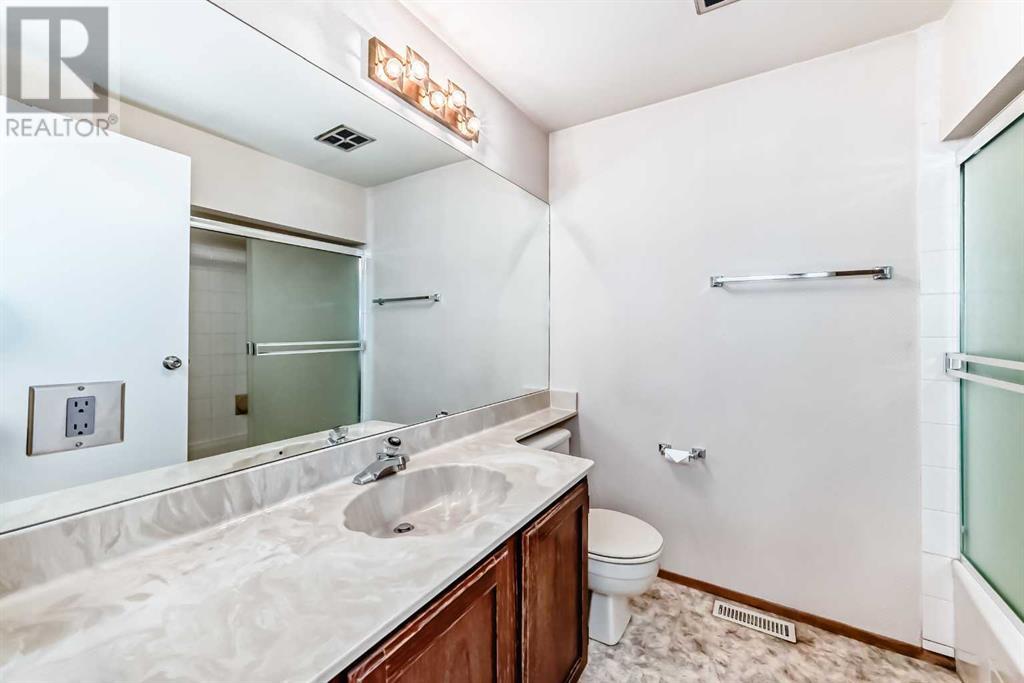 Single Family House 4 Level for Sale in  Point Mckay Gardens NW Point McKay Calgary 