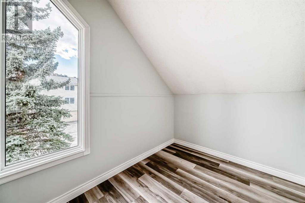 Single Family House 4 Level for Sale in  Point Mckay Gardens NW Point McKay Calgary 