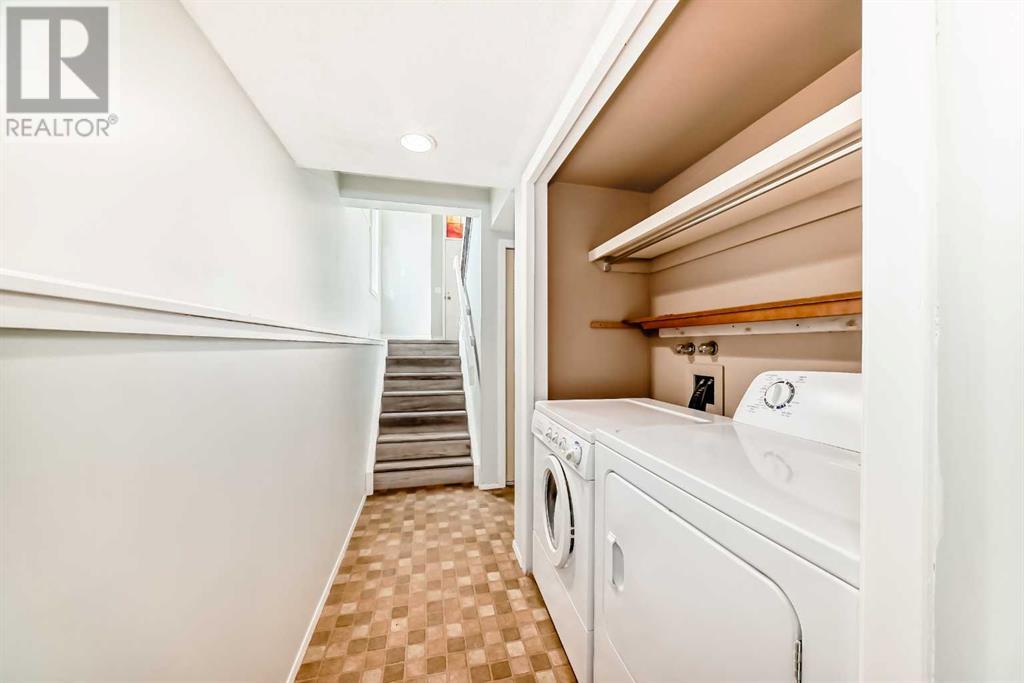 Single Family House 4 Level for Sale in  Point Mckay Gardens NW Point McKay Calgary 