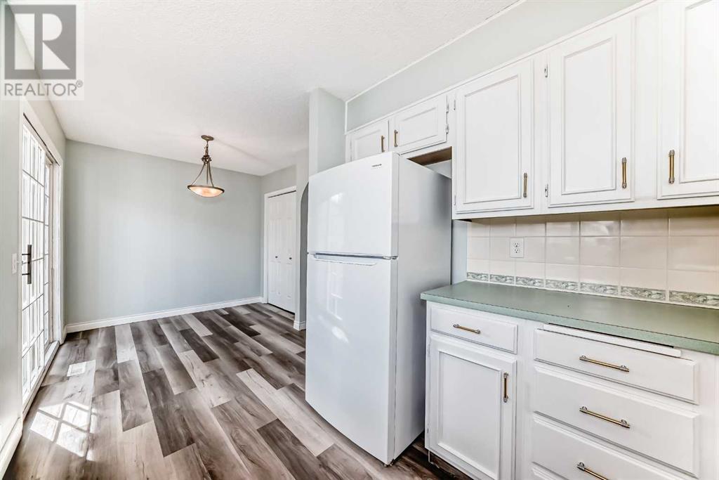 Single Family House 4 Level for Sale in  Point Mckay Gardens NW Point McKay Calgary 