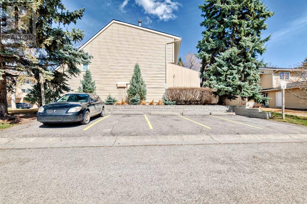 Single Family House 4 Level for Sale in  Point Mckay Gardens NW Point McKay Calgary 