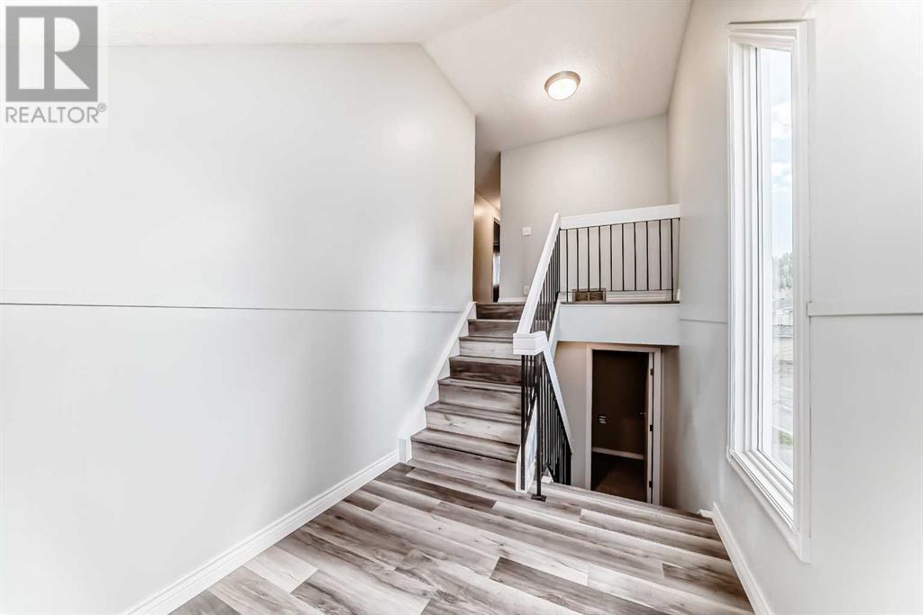 Single Family House 4 Level for Sale in  Point Mckay Gardens NW Point McKay Calgary 