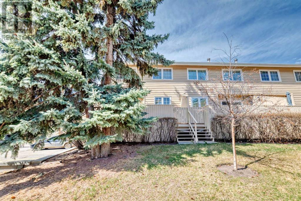 Single Family House 4 Level for Sale in  Point Mckay Gardens NW Point McKay Calgary 