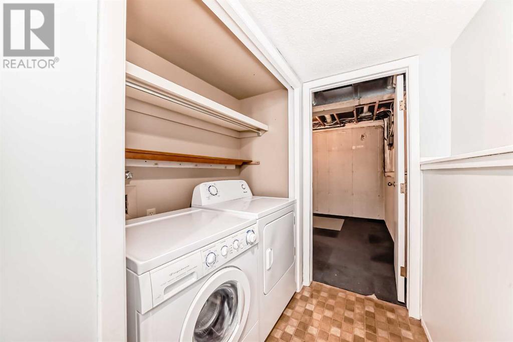 Single Family House 4 Level for Sale in  Point Mckay Gardens NW Point McKay Calgary 