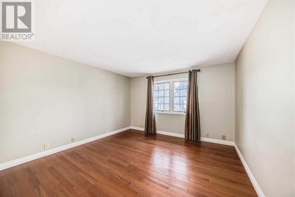 Single Family House 4 Level for Sale in  Point Mckay Gardens NW Point McKay Calgary 