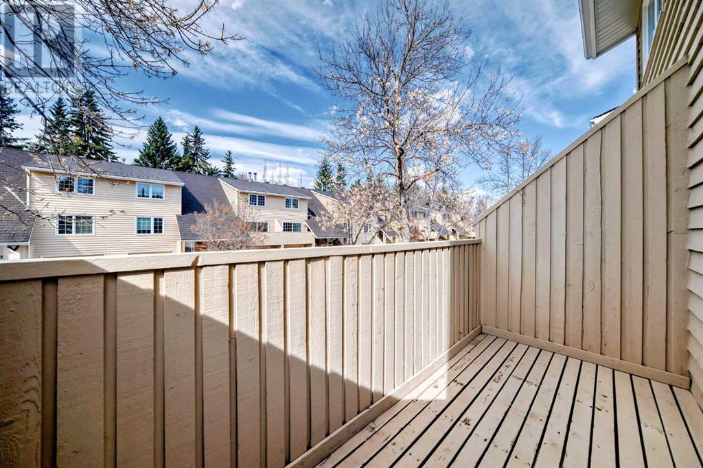 Single Family House 4 Level for Sale in  Point Mckay Gardens NW Point McKay Calgary 