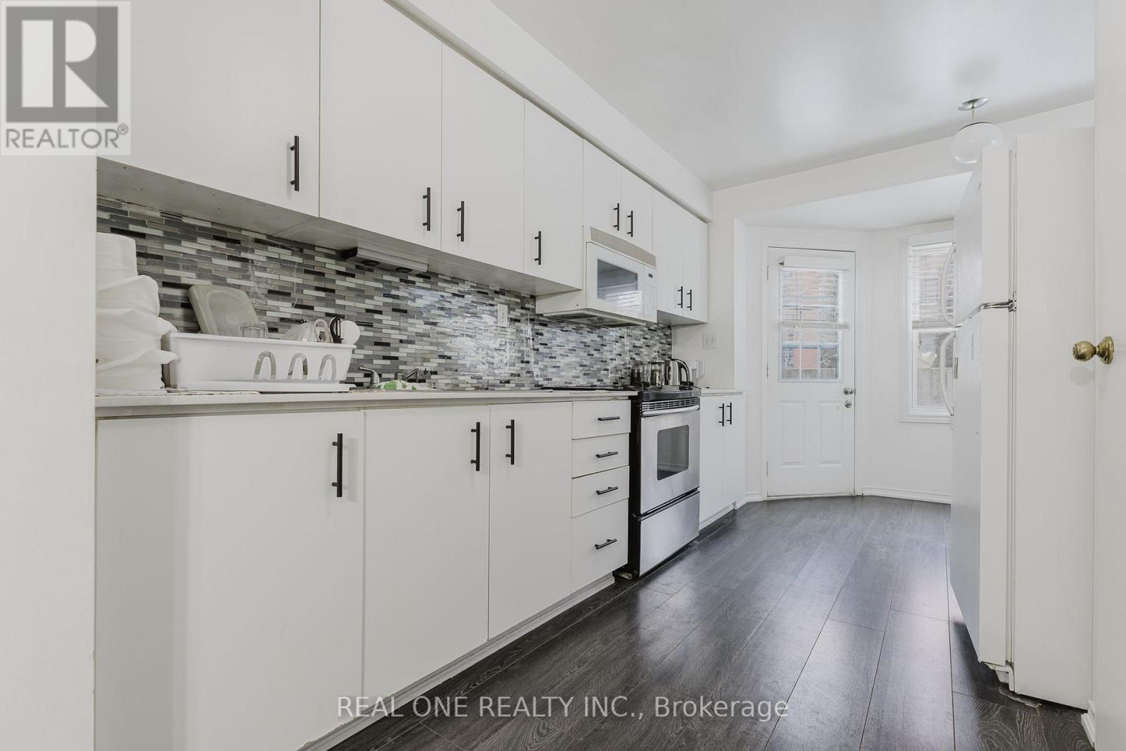 Photo 5 of 60 10 Holborn Court, Kitchener ON