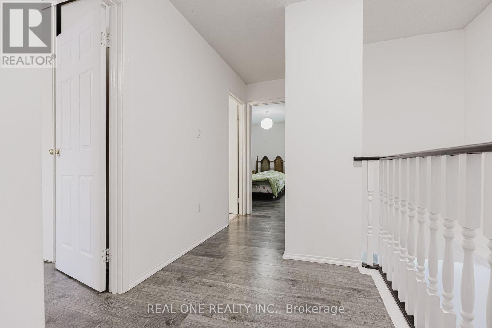 Photo 3 of 60 10 Holborn Court, Kitchener ON