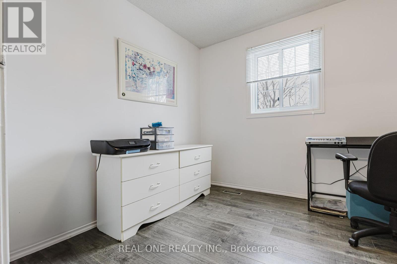 Photo 17 of 60 10 Holborn Court, Kitchener ON