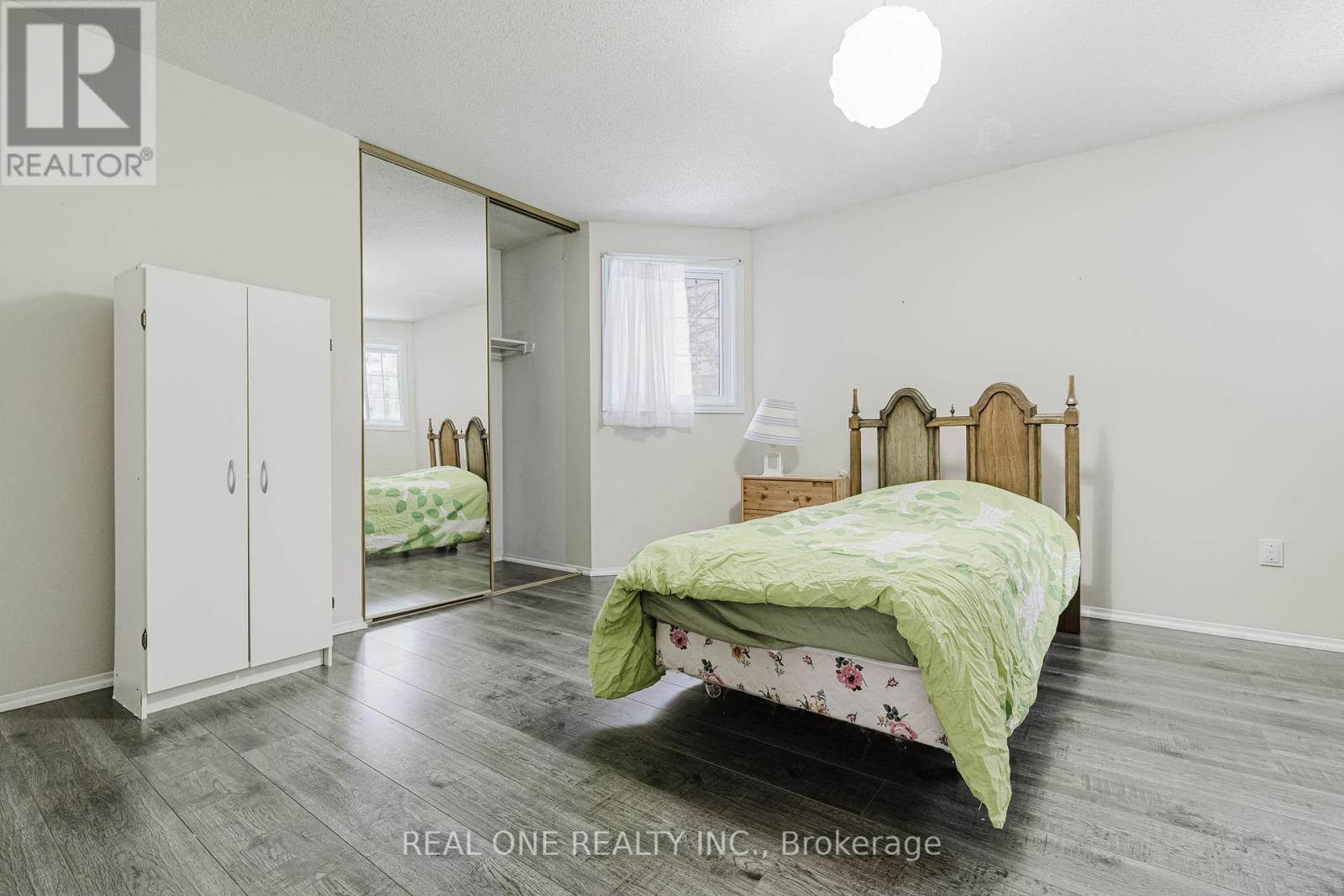Photo 19 of 60 10 Holborn Court, Kitchener ON