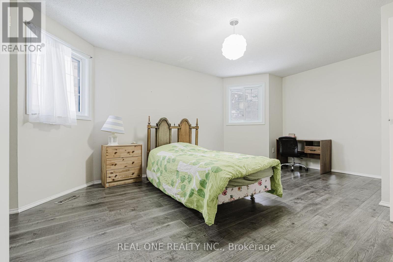 Photo 9 of 60 10 Holborn Court, Kitchener ON