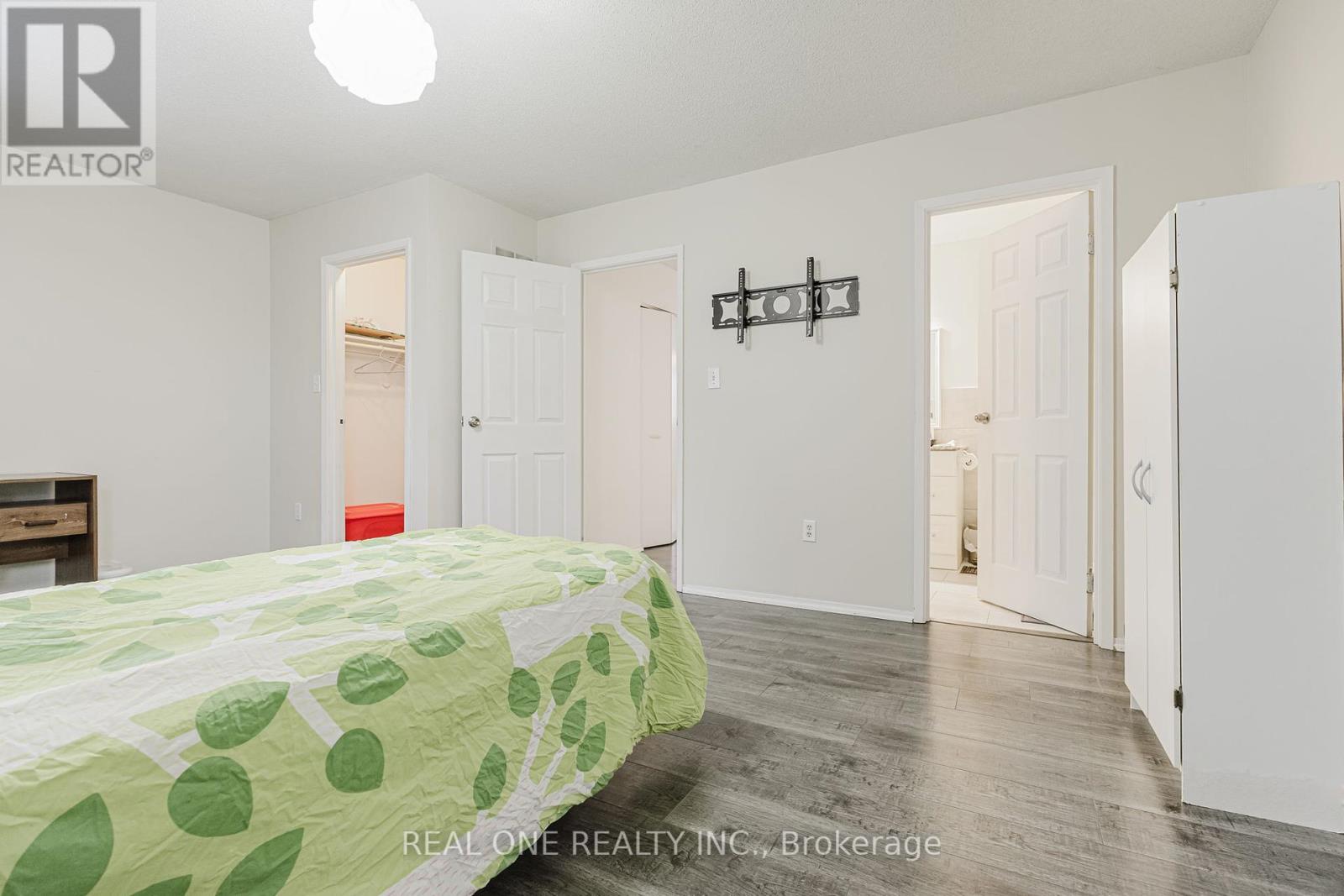Photo 20 of 60 10 Holborn Court, Kitchener ON