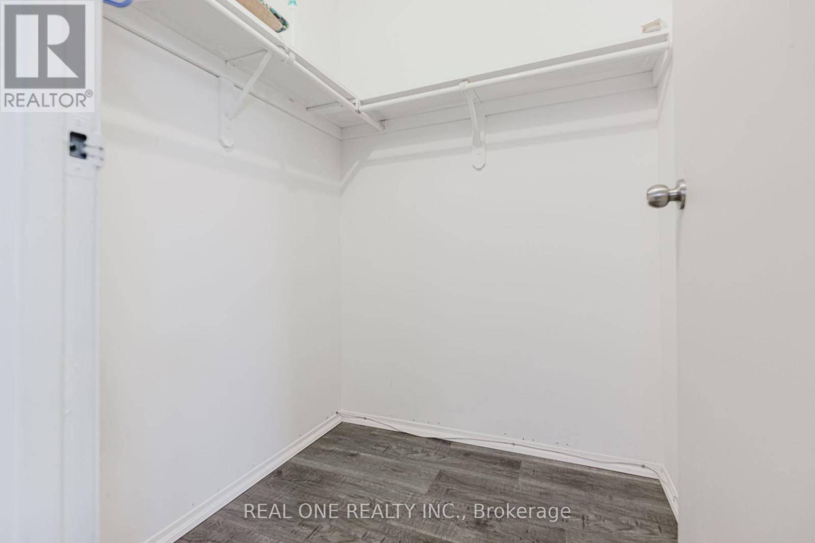 Photo 4 of 60 10 Holborn Court, Kitchener ON
