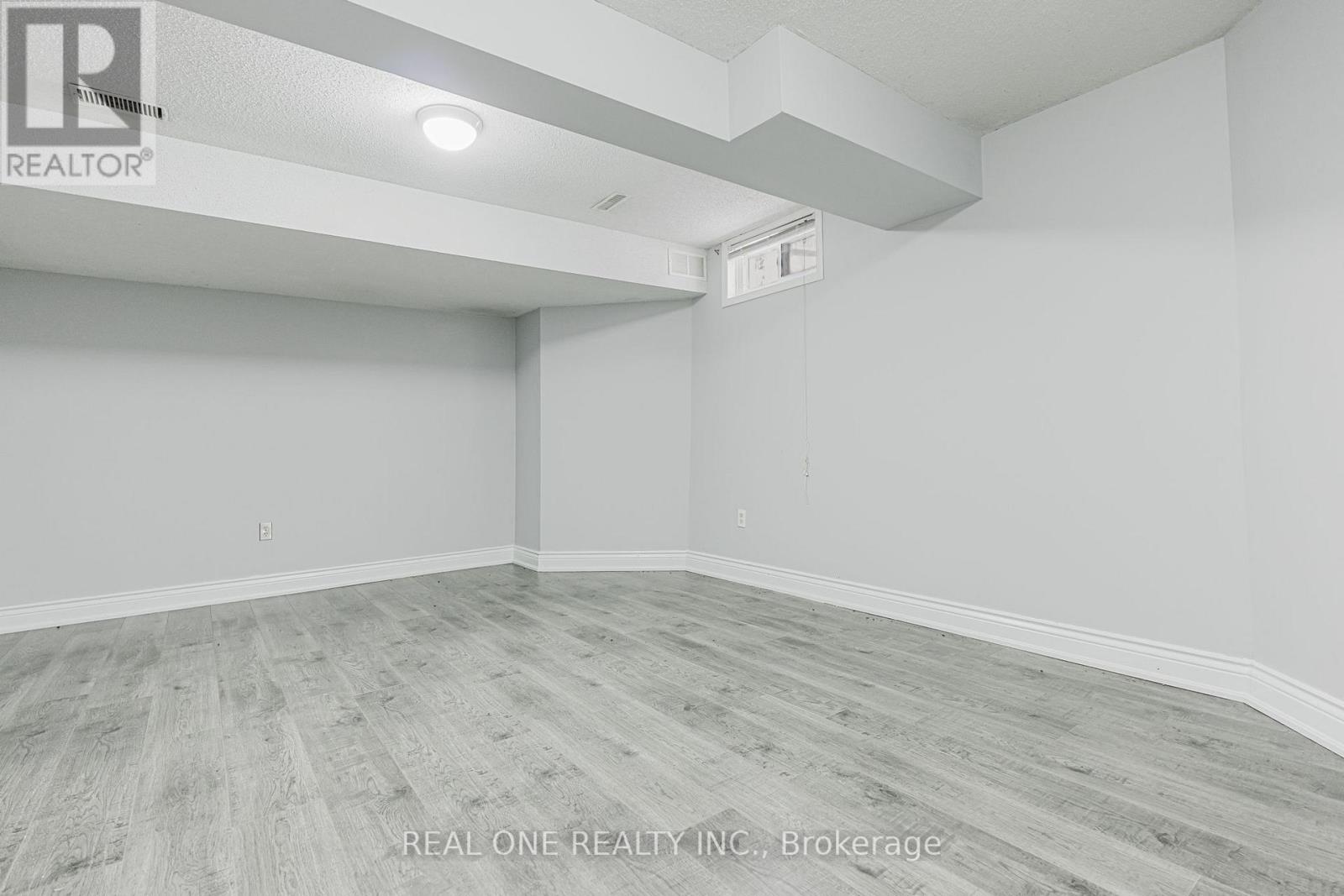 Photo 8 of 60 10 Holborn Court, Kitchener ON