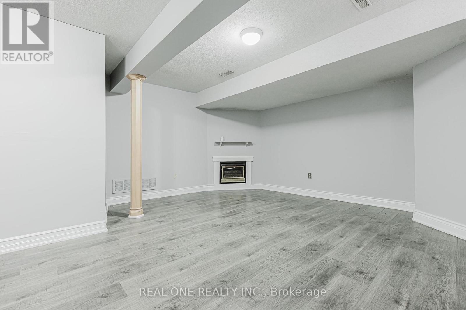 Photo 10 of 60 10 Holborn Court, Kitchener ON