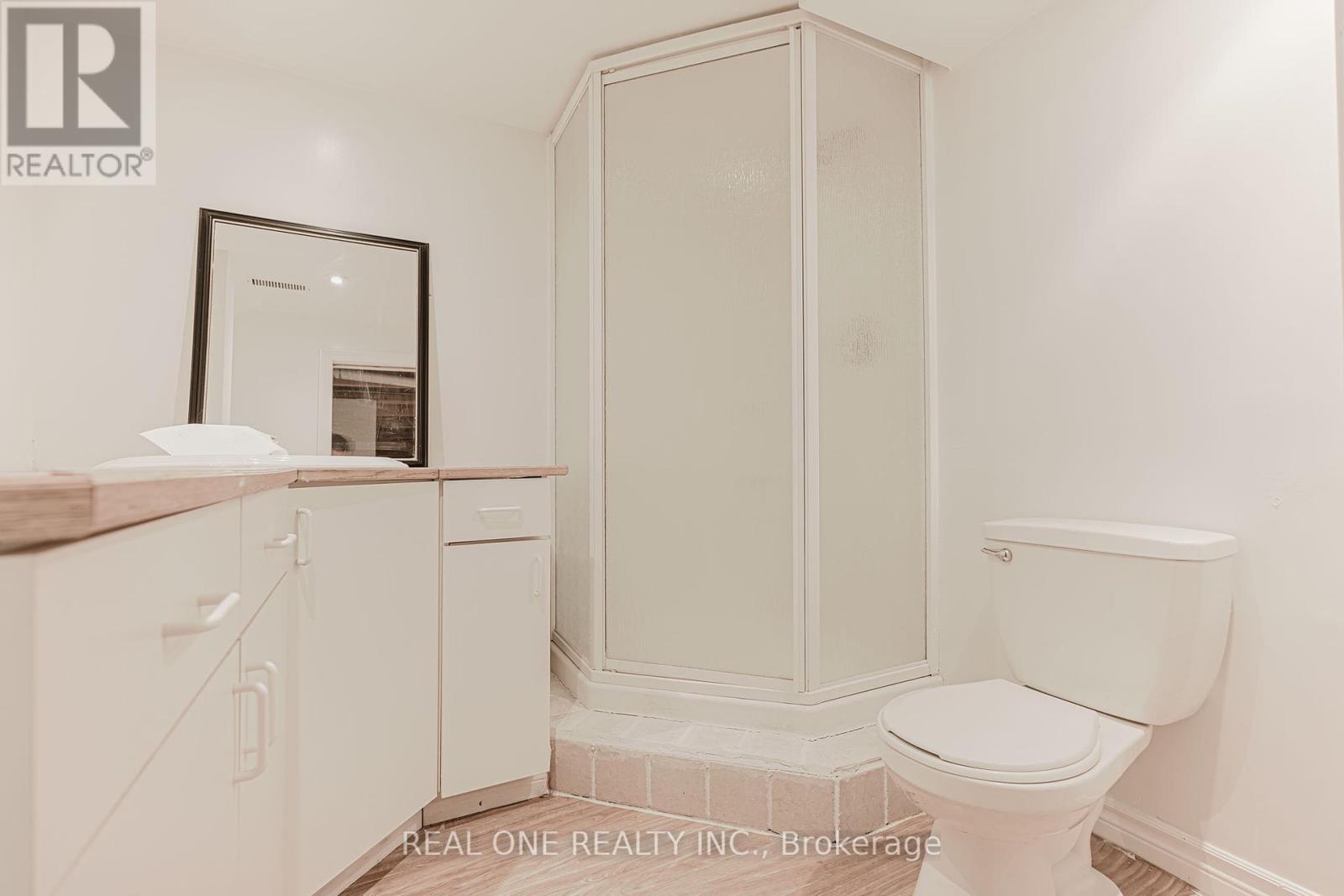 Photo 29 of 60 10 Holborn Court, Kitchener ON