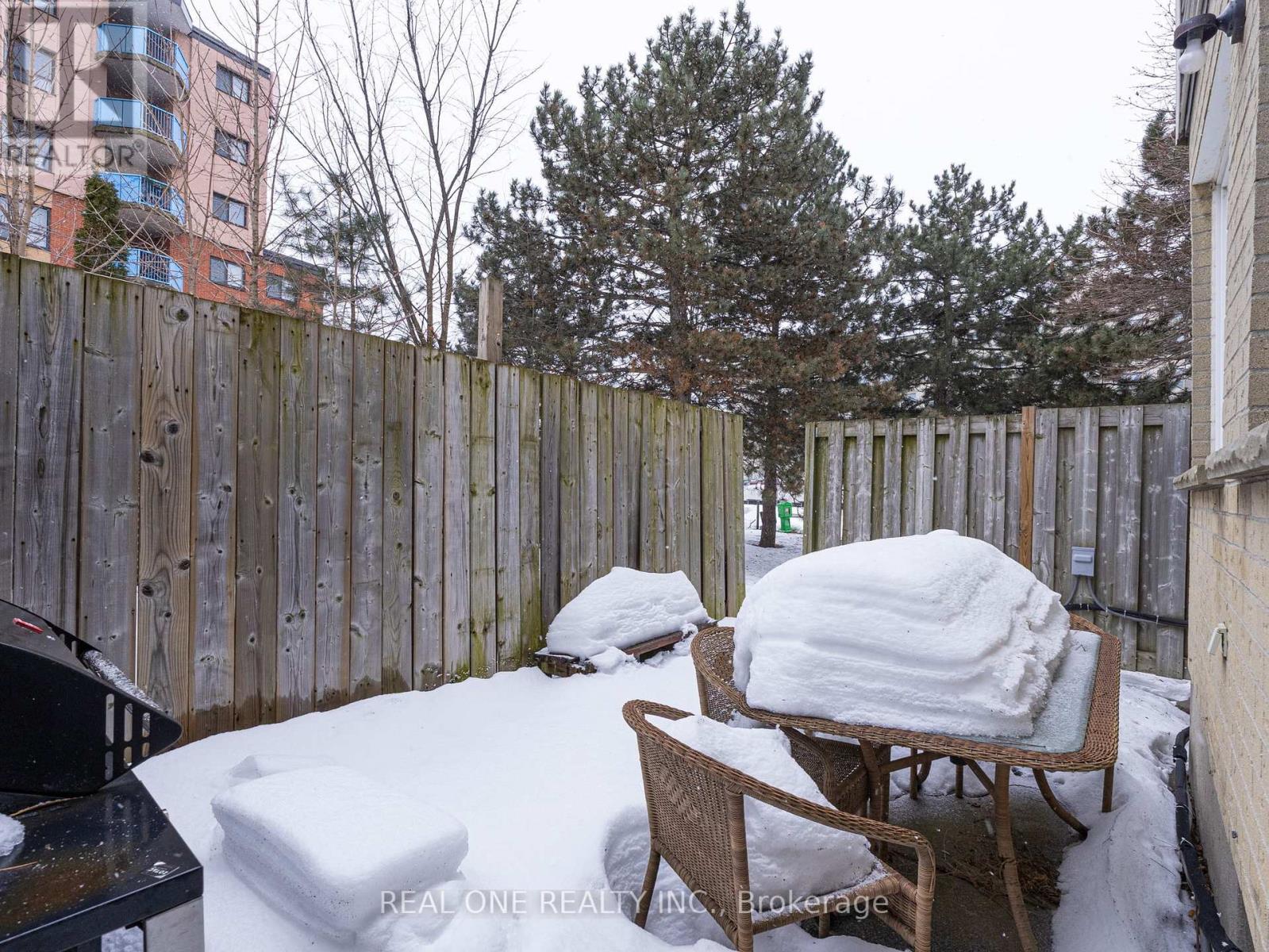 Photo 25 of 60 10 Holborn Court, Kitchener ON
