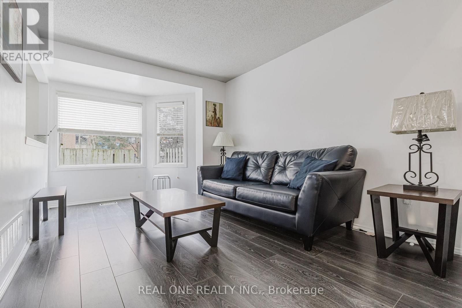 Photo 11 of 60 10 Holborn Court, Kitchener ON