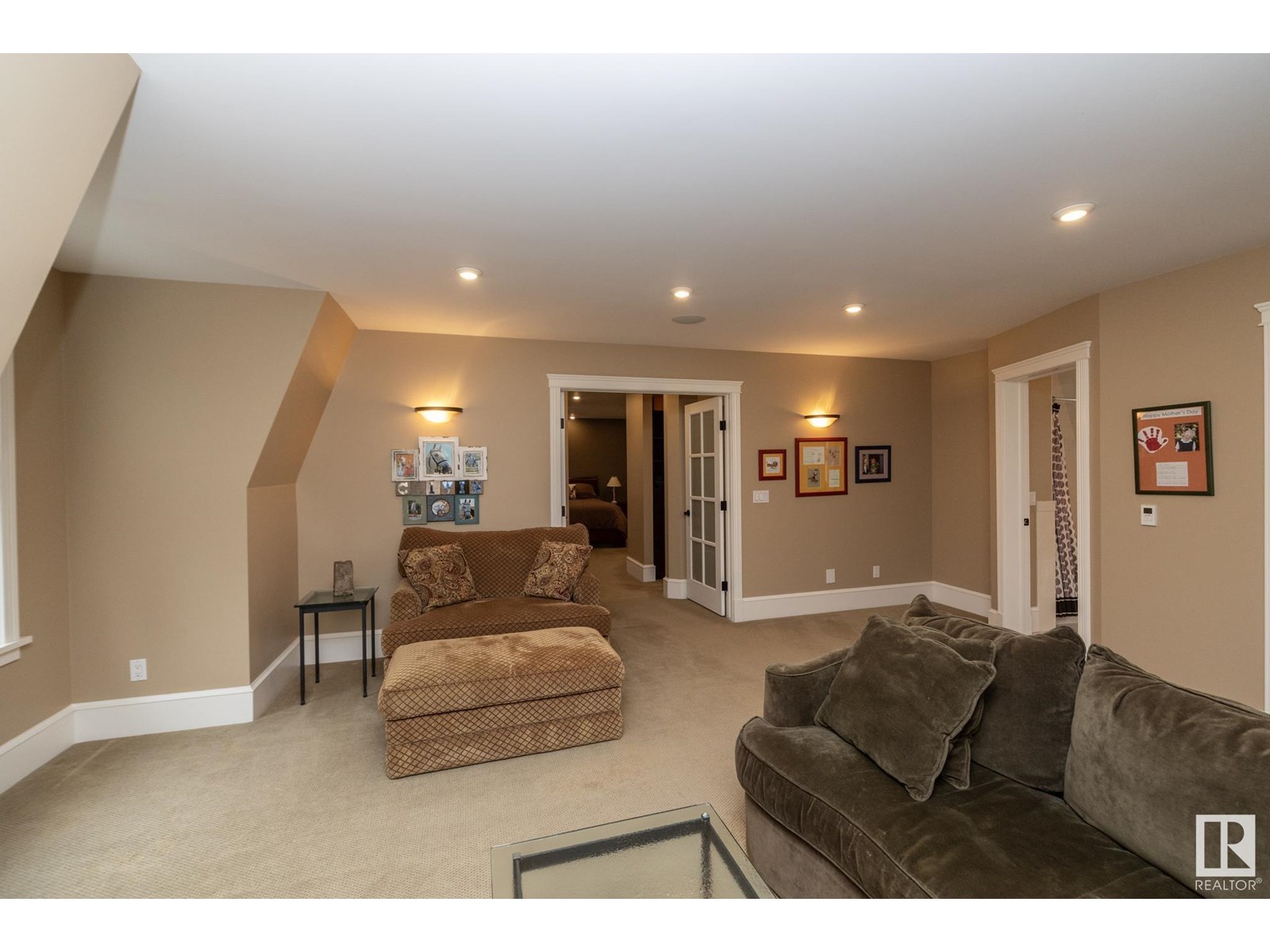 Photo 22 of 63 Fairway Dr Nw, Edmonton AB