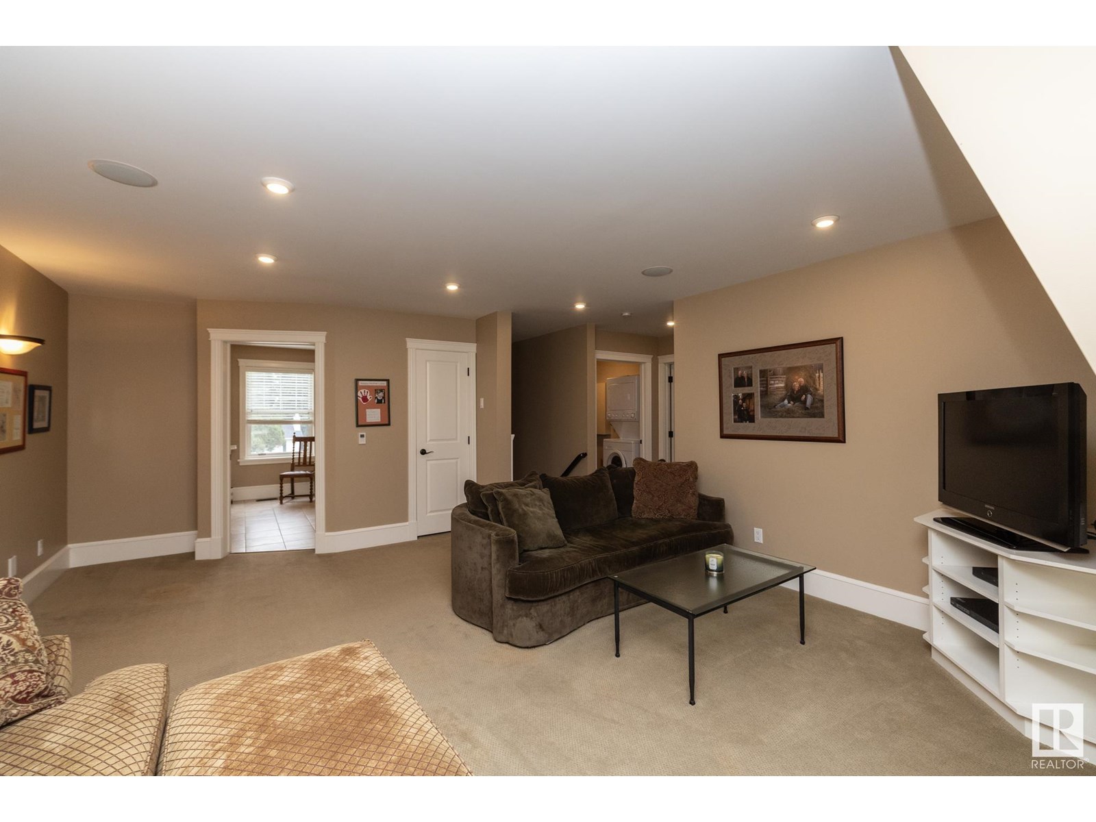 Photo 23 of 63 Fairway Dr Nw, Edmonton AB