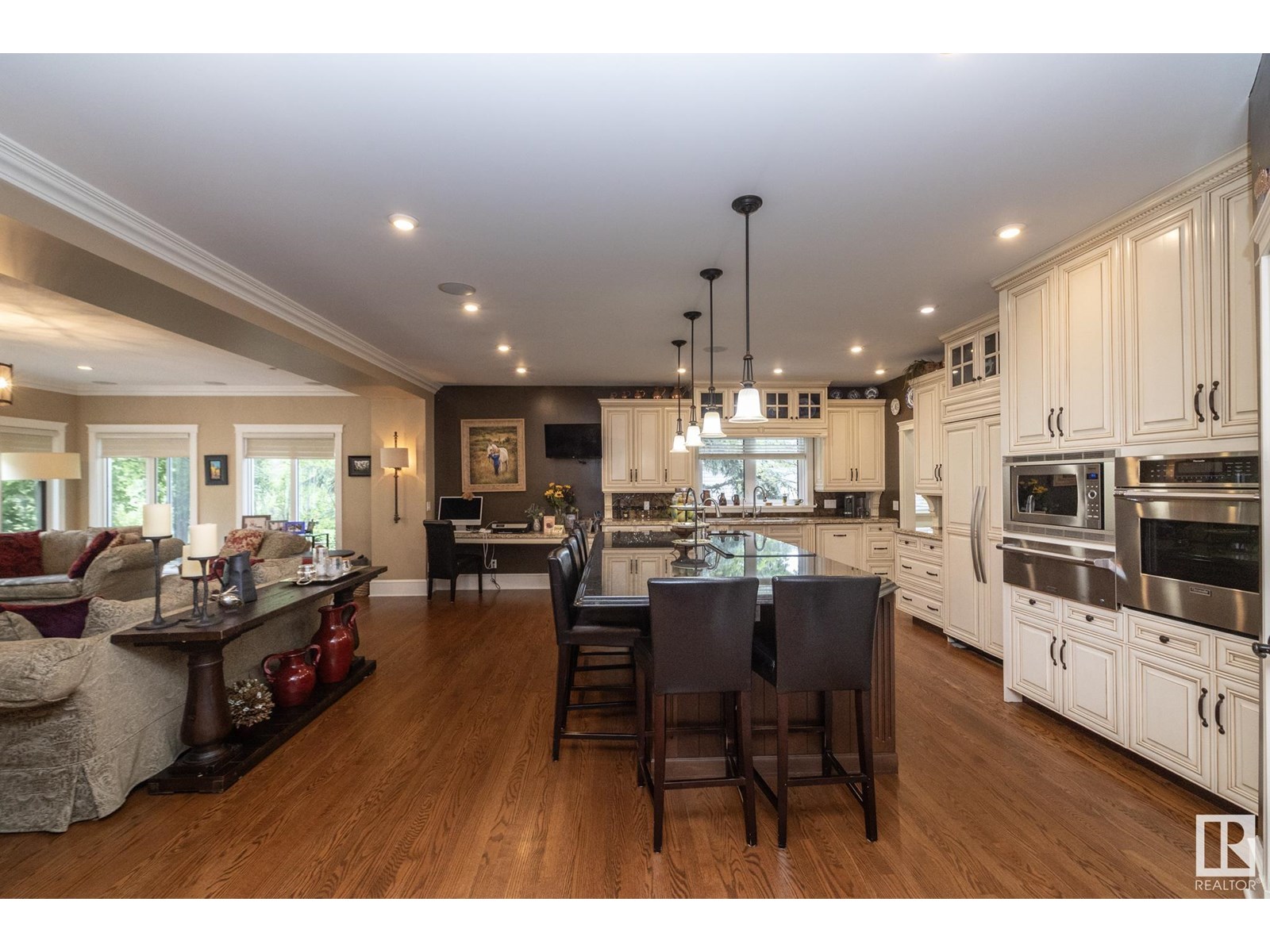 Photo 9 of 63 Fairway Dr Nw, Edmonton AB
