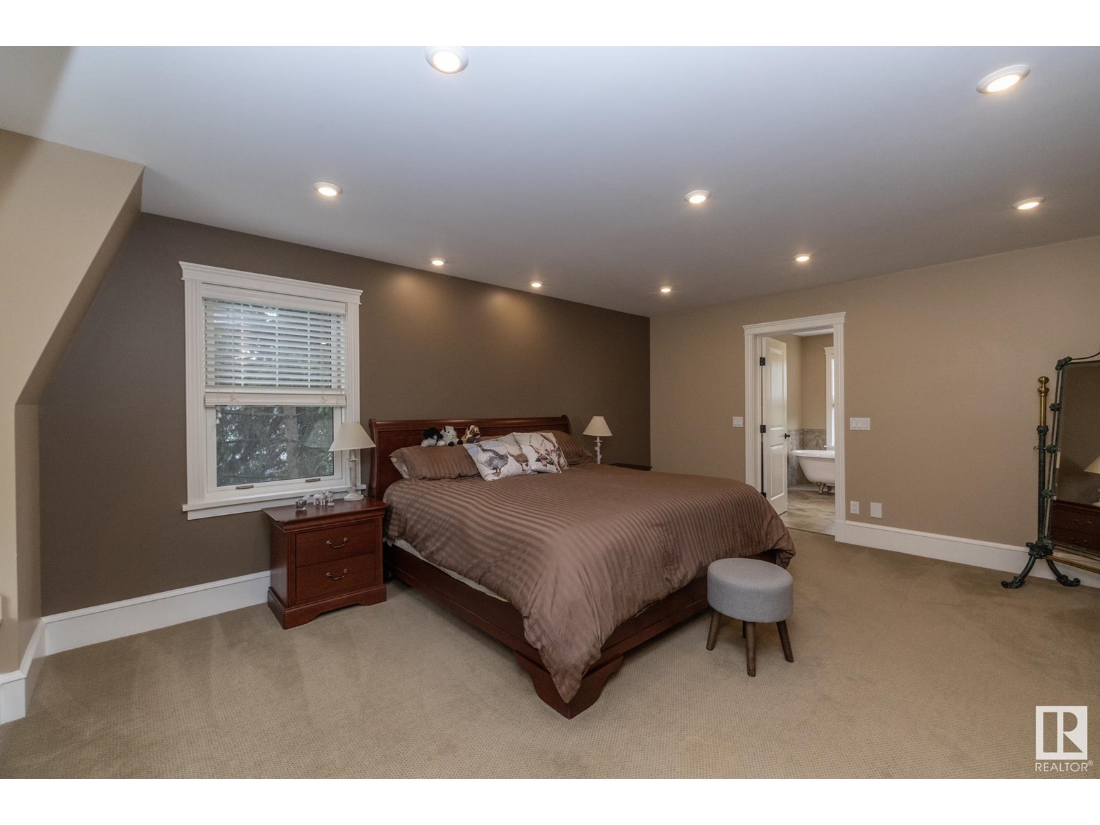Photo 34 of 63 Fairway Dr Nw, Edmonton AB