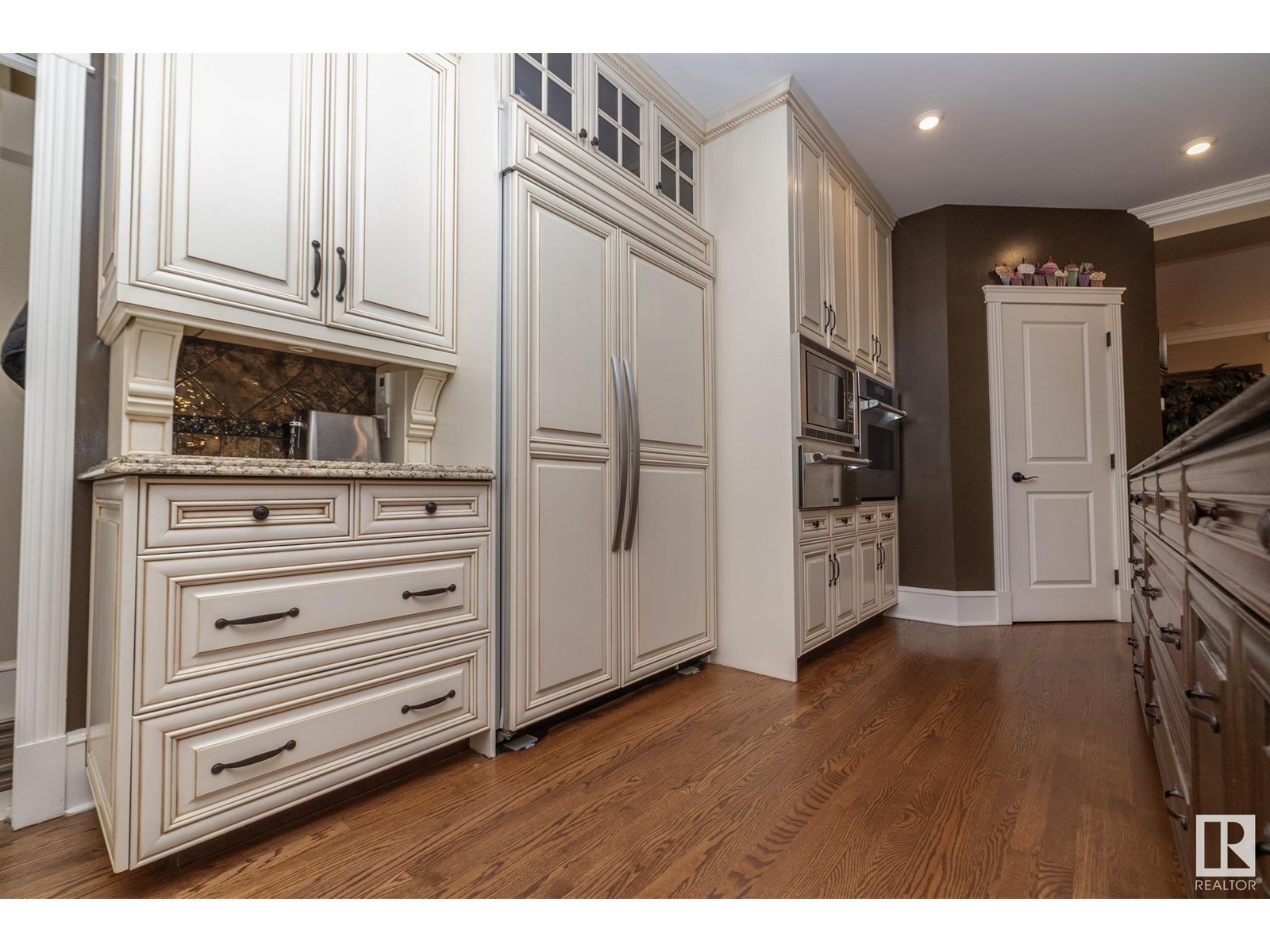Photo 12 of 63 Fairway Dr Nw, Edmonton AB