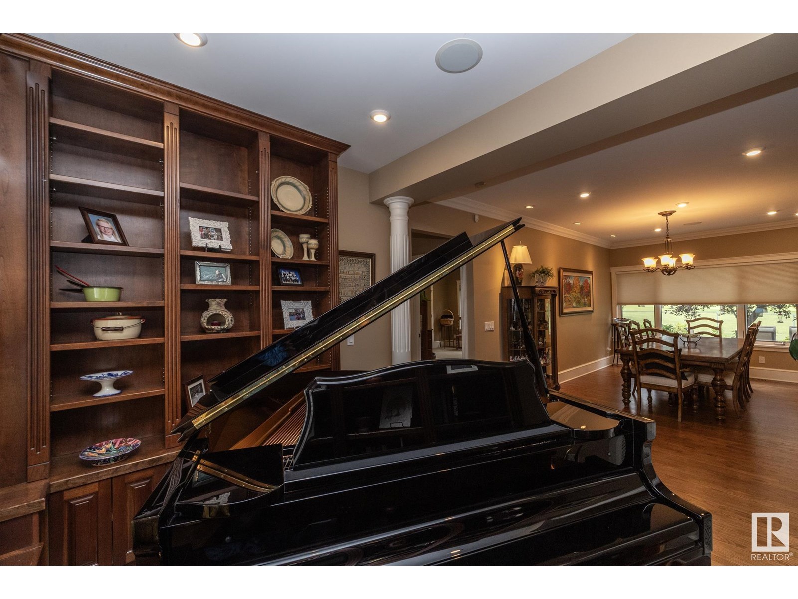 Photo 18 of 63 Fairway Dr Nw, Edmonton AB