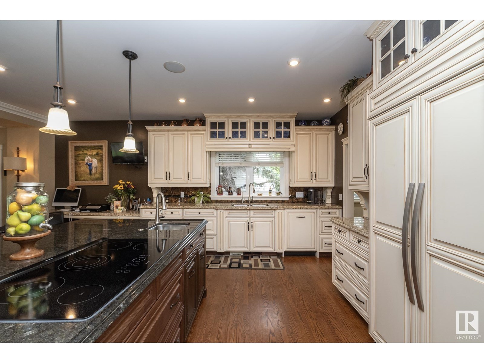 Photo 11 of 63 Fairway Dr Nw, Edmonton AB