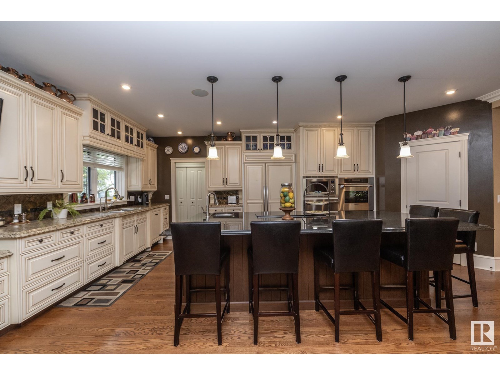 Photo 10 of 63 Fairway Dr Nw, Edmonton AB