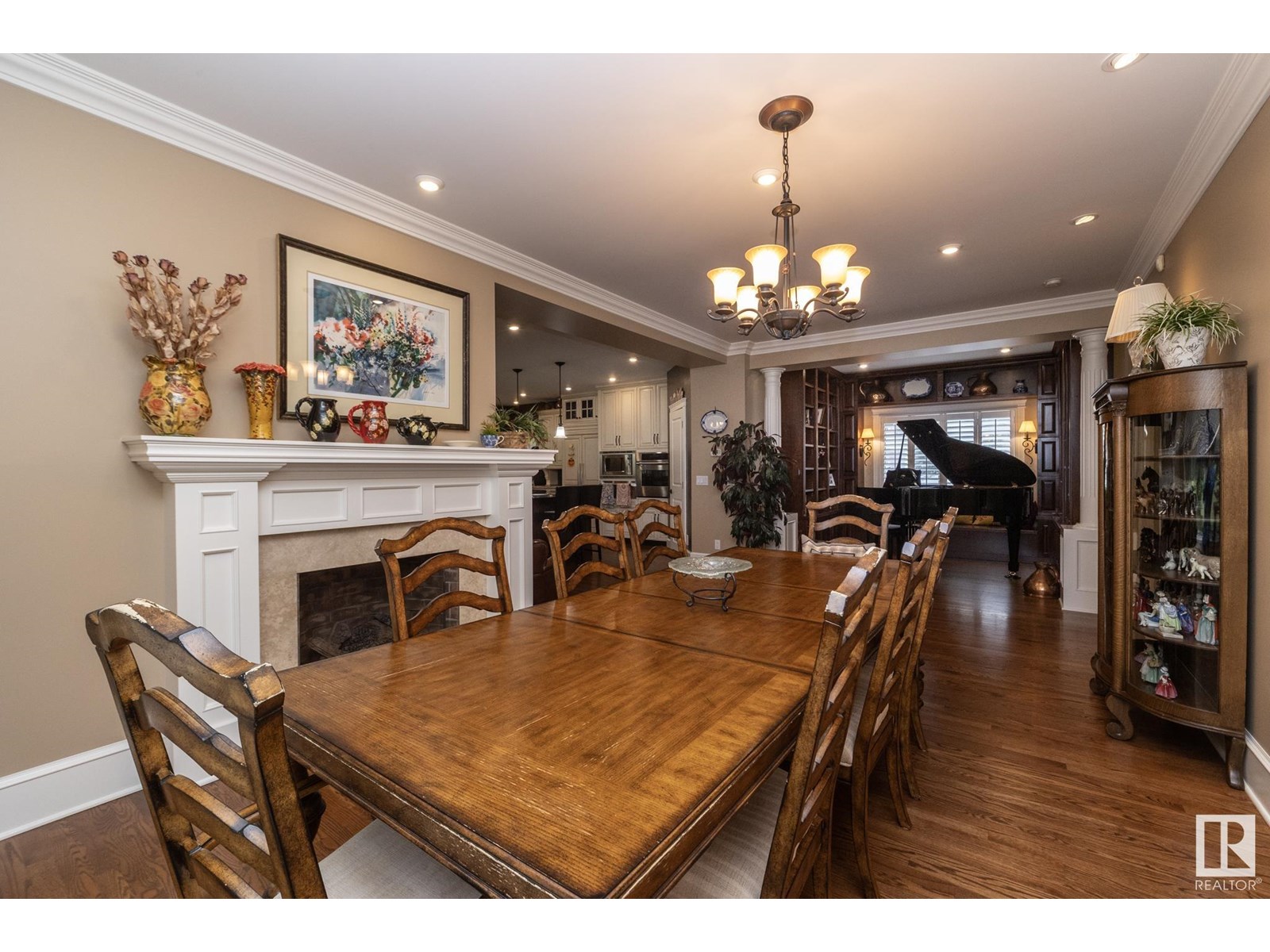 Photo 17 of 63 Fairway Dr Nw, Edmonton AB