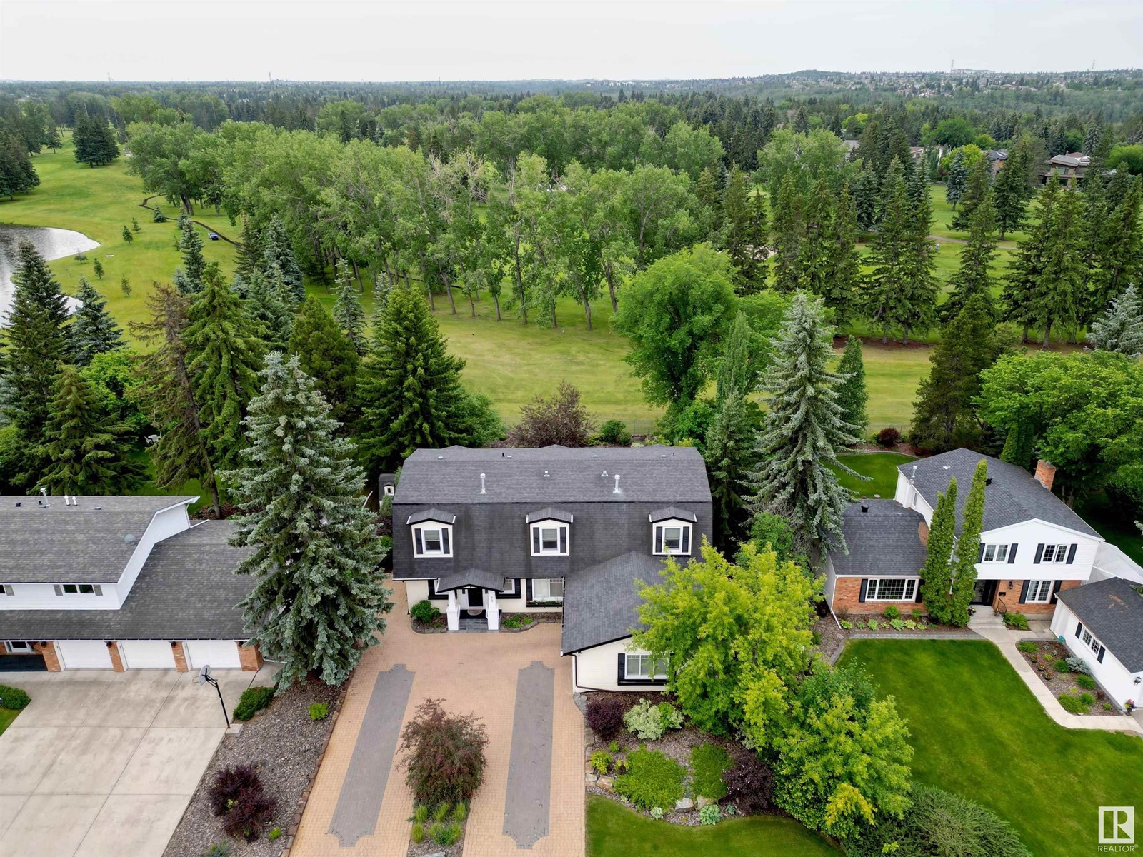 Photo 2 of 63 Fairway Dr Nw, Edmonton AB