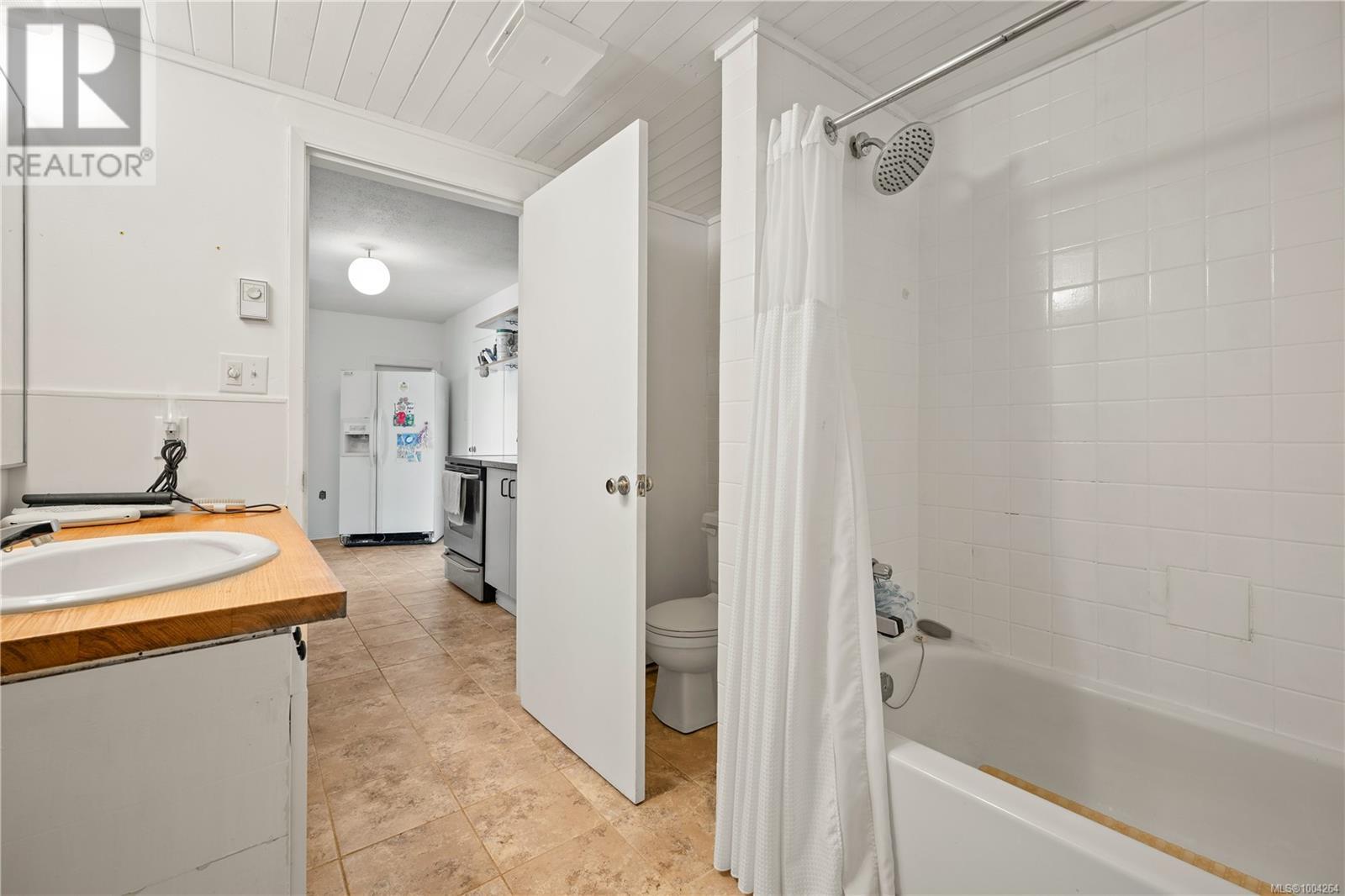 2439 Calais Rd, Duncan