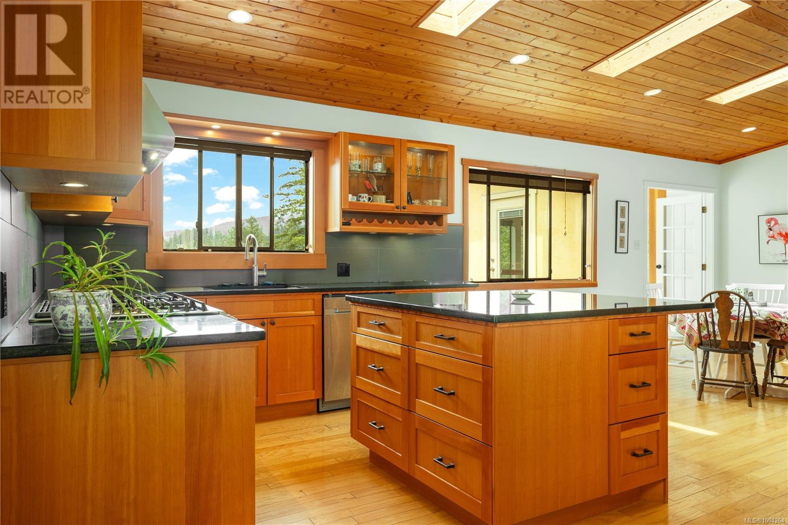 2439 Calais Rd, Duncan