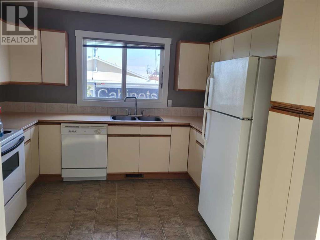 Single Family House Bi-level for Sale in   A Avenue Mountview Grande Prairie 