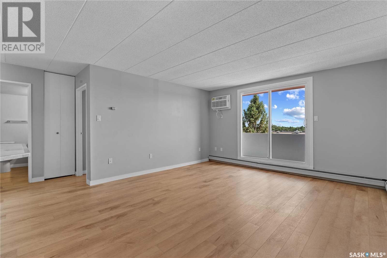 Single Family House High rise for Sale in   Gordon ROAD Regina 